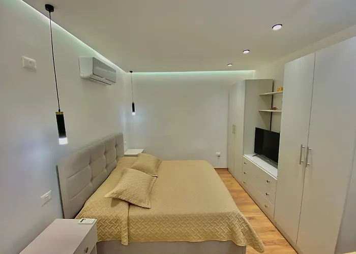 Apartment At U.s Embassy *